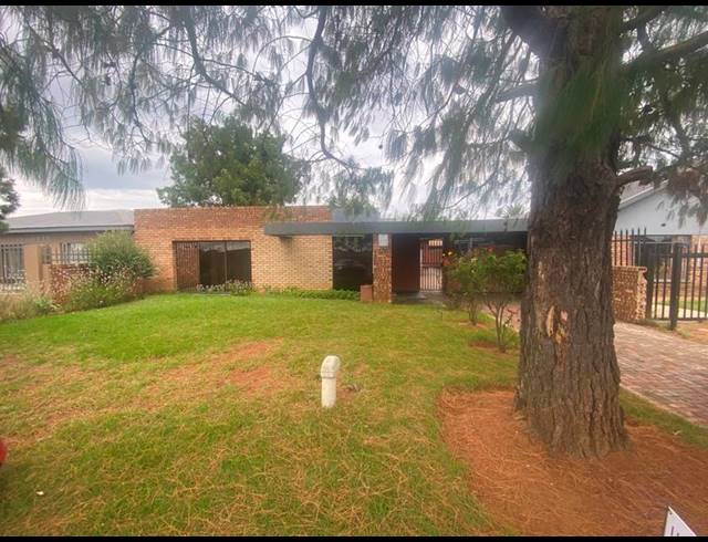 5 BEDROOM HOUSE FOR SALE IN EASTDENE